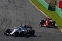 Лэнс Стролл, Williams FW40, и Себастьян Феттель, Ferrari SF70H