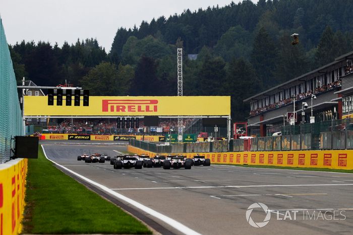  Parece silenciosa, pero en el arranque los motores ensordecen 