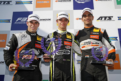 Çaylak Podyum: Yarış galibi Lando Norris, Carlin Dallara F317 - Volkswagen, 2. Joey Mawson, Van Amer