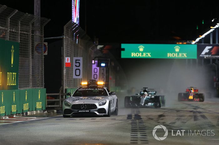 Coche de seguridad por delante de Lewis Hamilton, Mercedes AMG F1 F1 W08