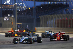 Départ : Valtteri Bottas, Mercedes AMG F1 W08 mène