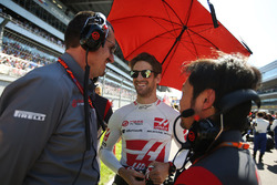 Günther Steiner, Haas F1, Teamchef; Romain Grosjean, Haas F1 Team, Ayao Komatsu, Haas F1 Team, Chefi