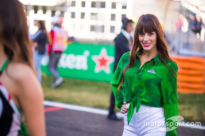 Chica de la parrilla