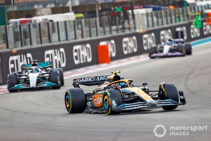 Lando Norris, McLaren MCL36, George Russell, Mercedes W13, Esteban Ocon, Alpine A522