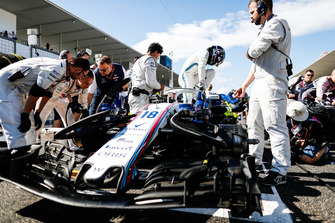 Lance Stroll, Williams Racing, arrives on the grid