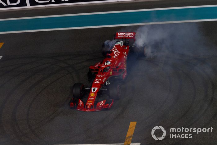 Sebastian Vettel, Ferrari SF71H donas al final de la carrera