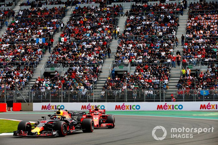 Daniel Ricciardo, Red Bull Racing RB14, Sebastian Vettel, Ferrari SF71H