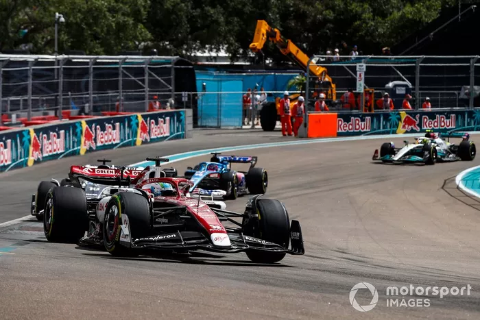 Valtteri Bottas, Alfa Romeo C42, Pierre Gasly, AlphaTauri AT03, Fernando Alonso, Alpine A522