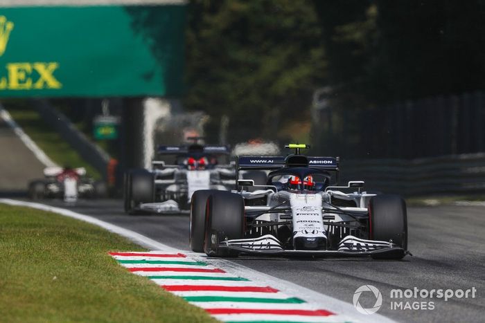 Pierre Gasly, AlphaTauri AT01, Daniil Kvyat, AlphaTauri AT01