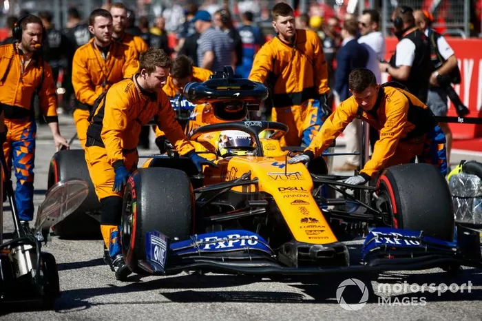 Lando Norris, McLaren MCL34, arriva in griglia di partenza