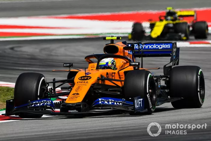 Lando Norris, McLaren MCL34, Nico Hulkenberg, Renault R.S. 19