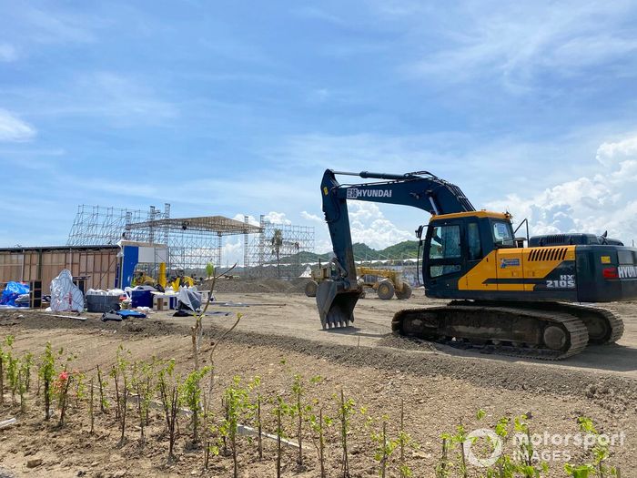 Reasfaltado en Mandalika