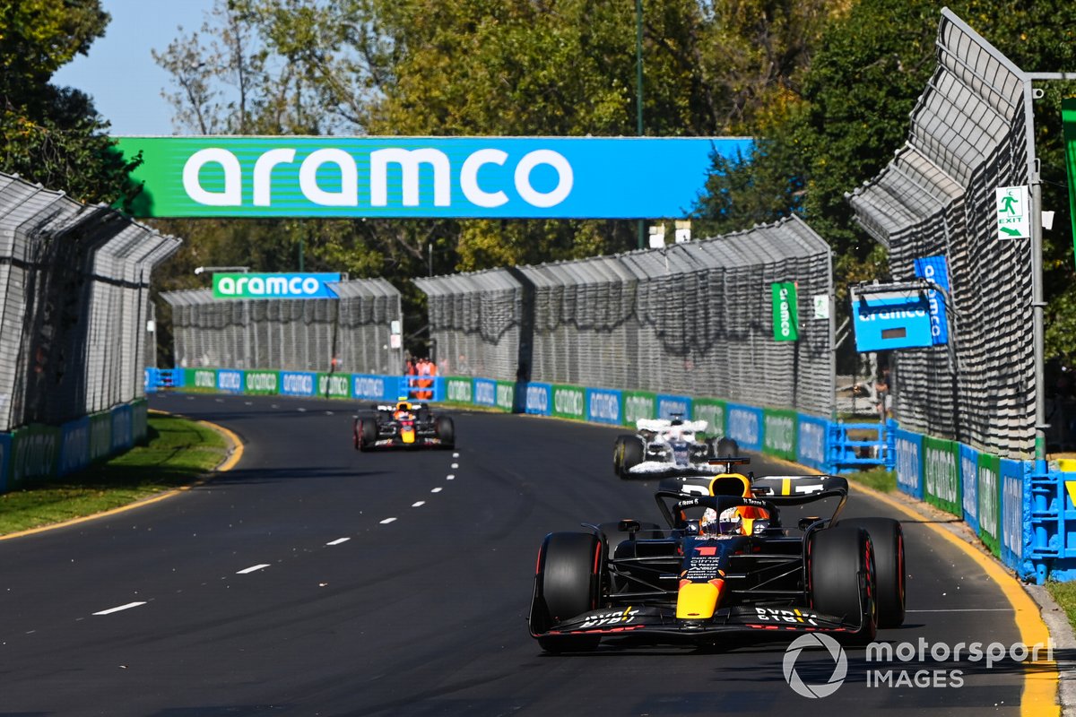 Max Verstappen, Red Bull Racing RB18, Yuki Tsunoda, AlphaTauri AT03, Sergio Perez, Red Bull Racing RB18