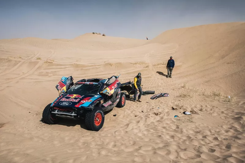 Ford M-Sport #225: Carlos Sainz, Lucas Cruz, incidente