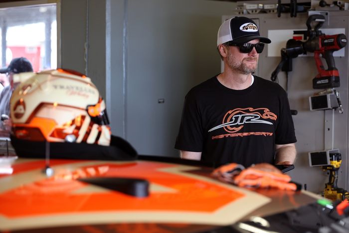 El miembro del Salón de la Fama y propietario del equipo JR Motorsports, Dale Earnhardt Jr.