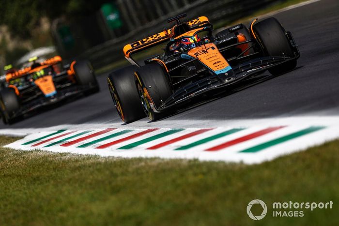 Oscar Piastri, McLaren MCL60, Lando Norris