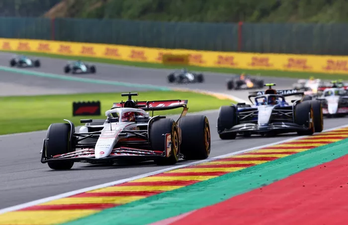 Esteban Ocon, Haas F1 Team, Carlos Sainz, Williams
