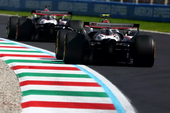 Esteban Ocon, Haas F1 Team, Oliver Bearman, Haas F1 Team