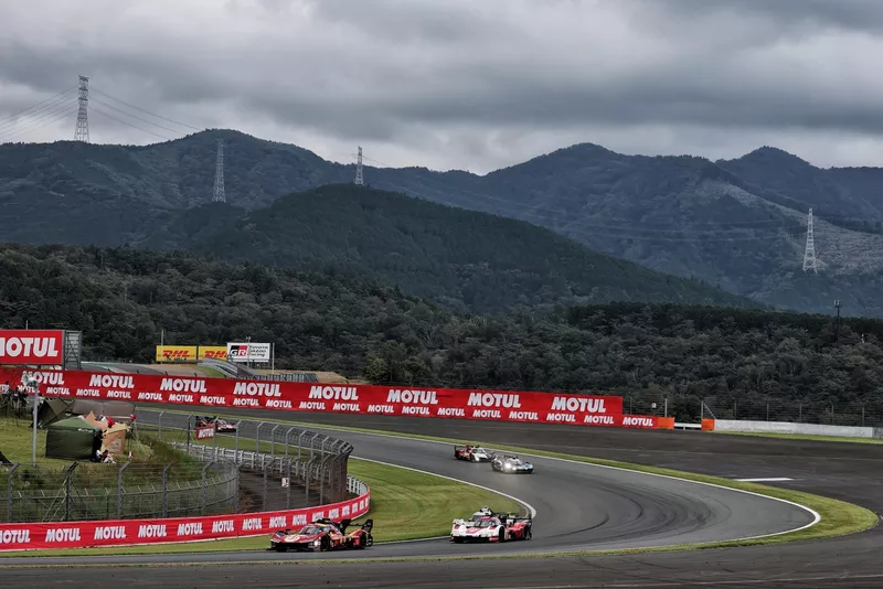 #51 Ferrari AF Corse Ferrari 499P : Alessandro Pier Guidi, James Calado, Antonio Giovinazzi, 6 Porsche Penske Motorsport Porsche 963 : Kevin Estre, Laurens Vanthoor, Matt Campbell