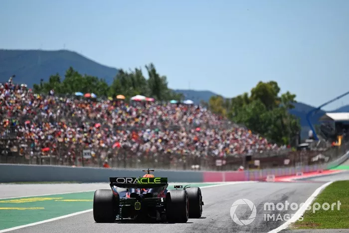 Max Verstappen, Red Bull Racing RB20, sale de boxes