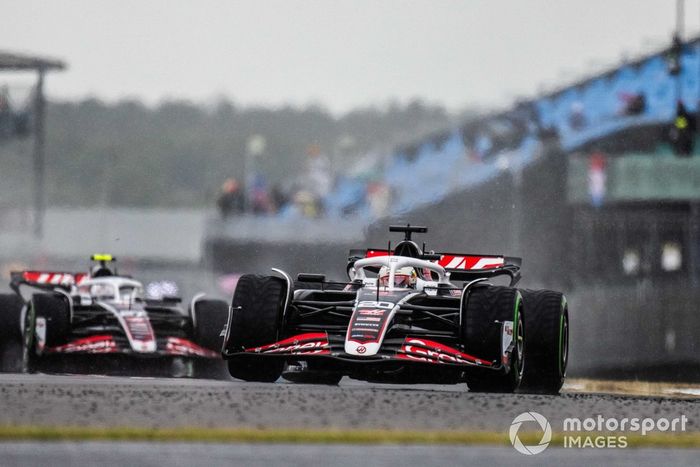 Kevin Magnussen, Haas VF-24, Nico Hulkenberg, Haas VF-24