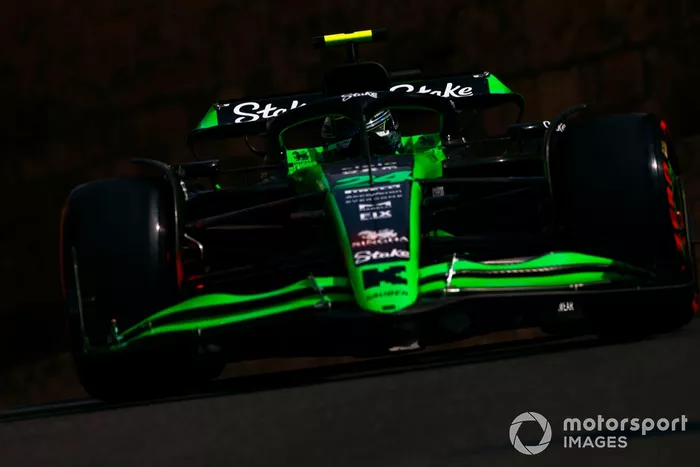 Zhou Guanyu, Stake F1 Team KICK Sauber C44