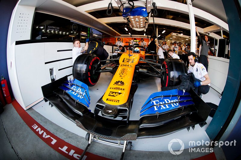 Lando Norris, McLaren MCL34, in the garage
