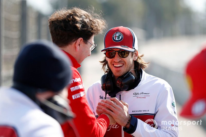 Mattia Binotto, Team Principal Ferrari, con Antonio Giovinazzi, Alfa Romeo Racing