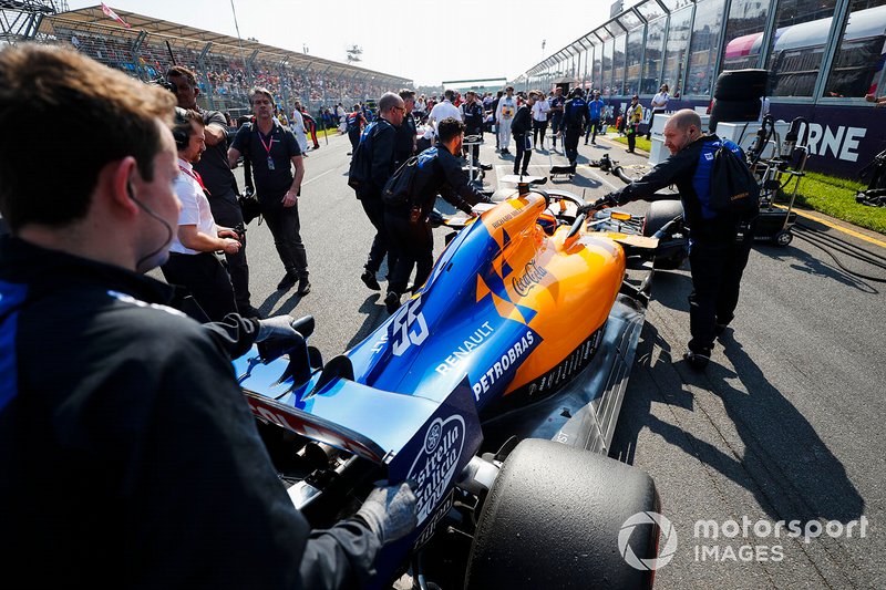 Carlos Sainz Jr., McLaren MCL34 sur la grille