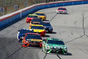 Kyle Busch, Joe Gibbs Racing, Toyota Camry Interstate Batteries, Martin Truex Jr., Joe Gibbs Racing, Toyota Camry Bass Pro Shops