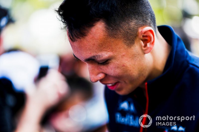 Alexander Albon, Scuderia Toro Rosso signs a autograph for a fan
