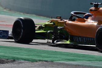 Carlos Sainz Jr., McLaren MCL34 met flo-viz op de wielophanging