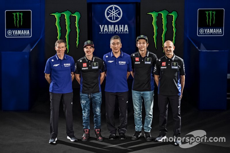 Valentino Rossi, Yamaha Factory Racing, Maverick Vinales, Yamaha Factory Racing, team manager Maio Meregalli, Yamaha Factory Racing , Lin Jarvis, director de Yamaha Factory Racing, Kouichi Tsuji, Presidente de Yamaha Motor Racing