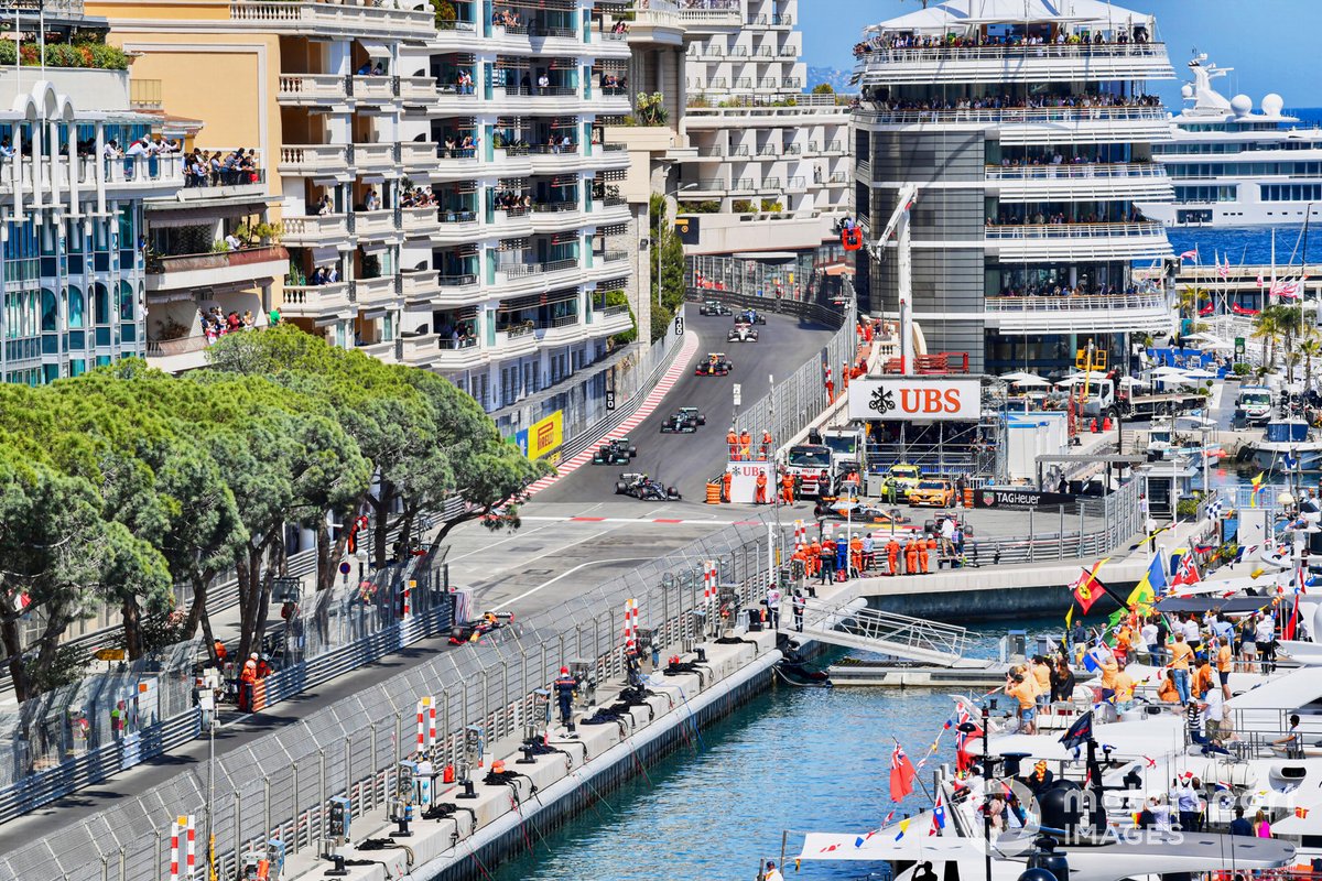 Max Verstappen, Red Bull Racing RB16B, Valtteri Bottas, Mercedes W12, Carlos Sainz Jr, Ferrari SF21, Lando Norris, McLaren MCL35M, and Pierre Gasly, AlphaTauri AT02