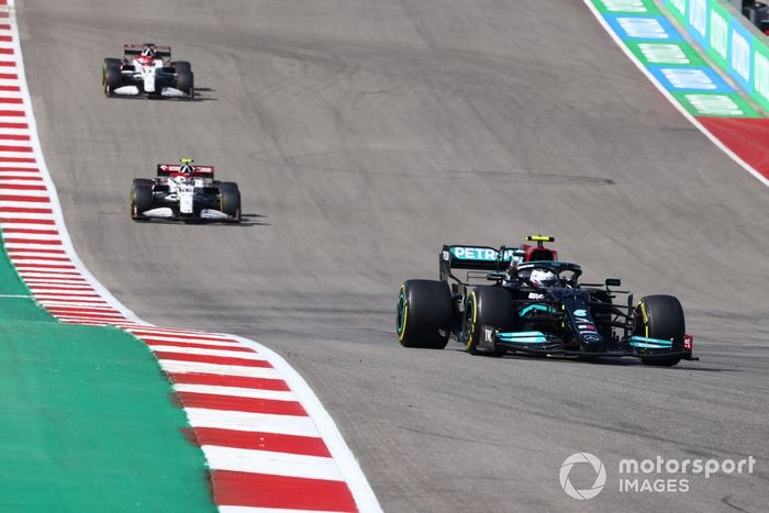 Valtteri Bottas, Mercedes W12, Antonio Giovinazzi, Alfa Romeo Racing C41