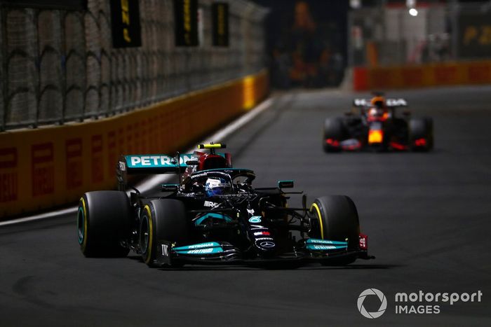 Valtteri Bottas, Mercedes W12, Max Verstappen, Red Bull Racing RB16B