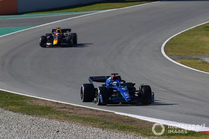 Nicholas Latifi, Williams FW44, Max Verstappen, Red Bull Racing RB18