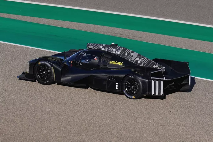 WEC】プジョー9X8、最新走行写真が公開。リヤウイングは“なし”