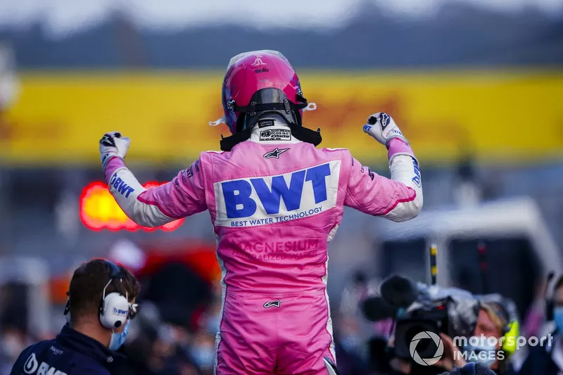 Ganador de la pole Lance Stroll, Racing Point celebra