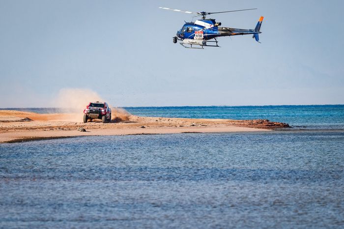 #301 Toyota Gazoo Racing: Nasser Al-Attiyah, Matthieu Baumel