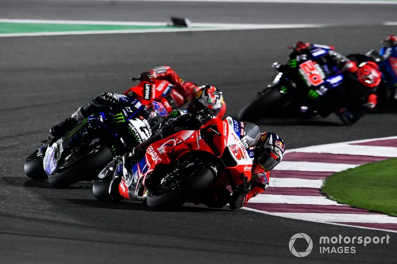 Johann Zarco devant Maverick Viñales