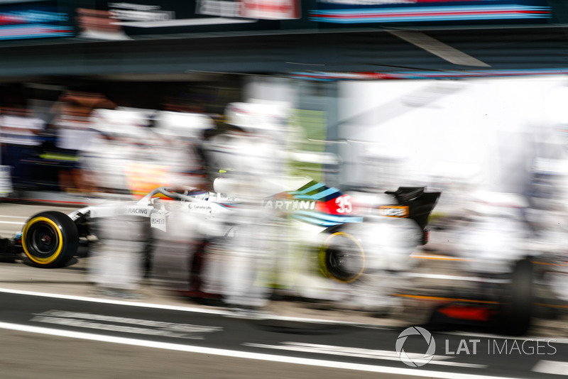 Sergey Sirotkin, Williams FW41, leaves the pits