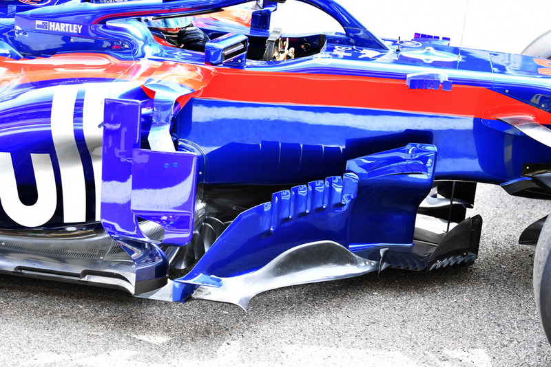 Scuderia Toro Rosso STR13 bargeboards