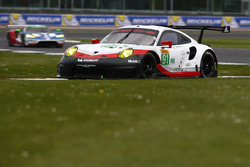 #91 Porsche Team Porsche 911 RSR: Richard Lietz, Frédéric Makowiecki