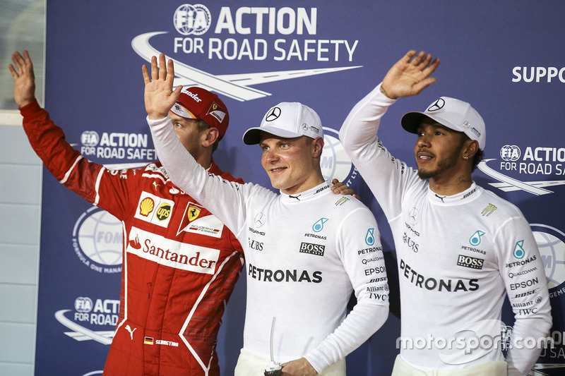 Ganador de la pole Valtteri Bottas, Mercedes AMG, segundo lugar de Lewis Hamilton, Mercedes AMG, tercer lugar Sebastian Vettel, Ferrari