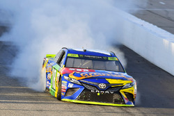 Race winner Kyle Busch, Joe Gibbs Racing Toyota