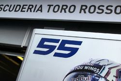 El detalle de número de pitlane de Carlos Sainz Jr., Scuderia Toro Rosso