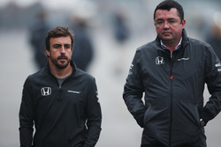 Fernando Alonso, McLaren, et Éric Boullier, directeur de la compétition, McLaren