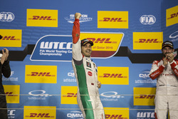 Podium : le vainqueur Mehdi Bennani, Sébastien Loeb Racing, Citroën C-Elysée WTCC