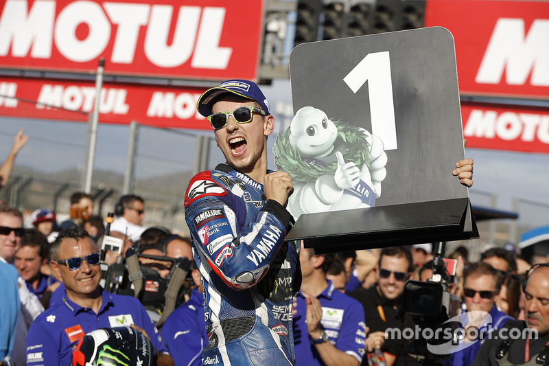 Lorenzo ganó su última carrera con Yamaha, en Valencia 2016